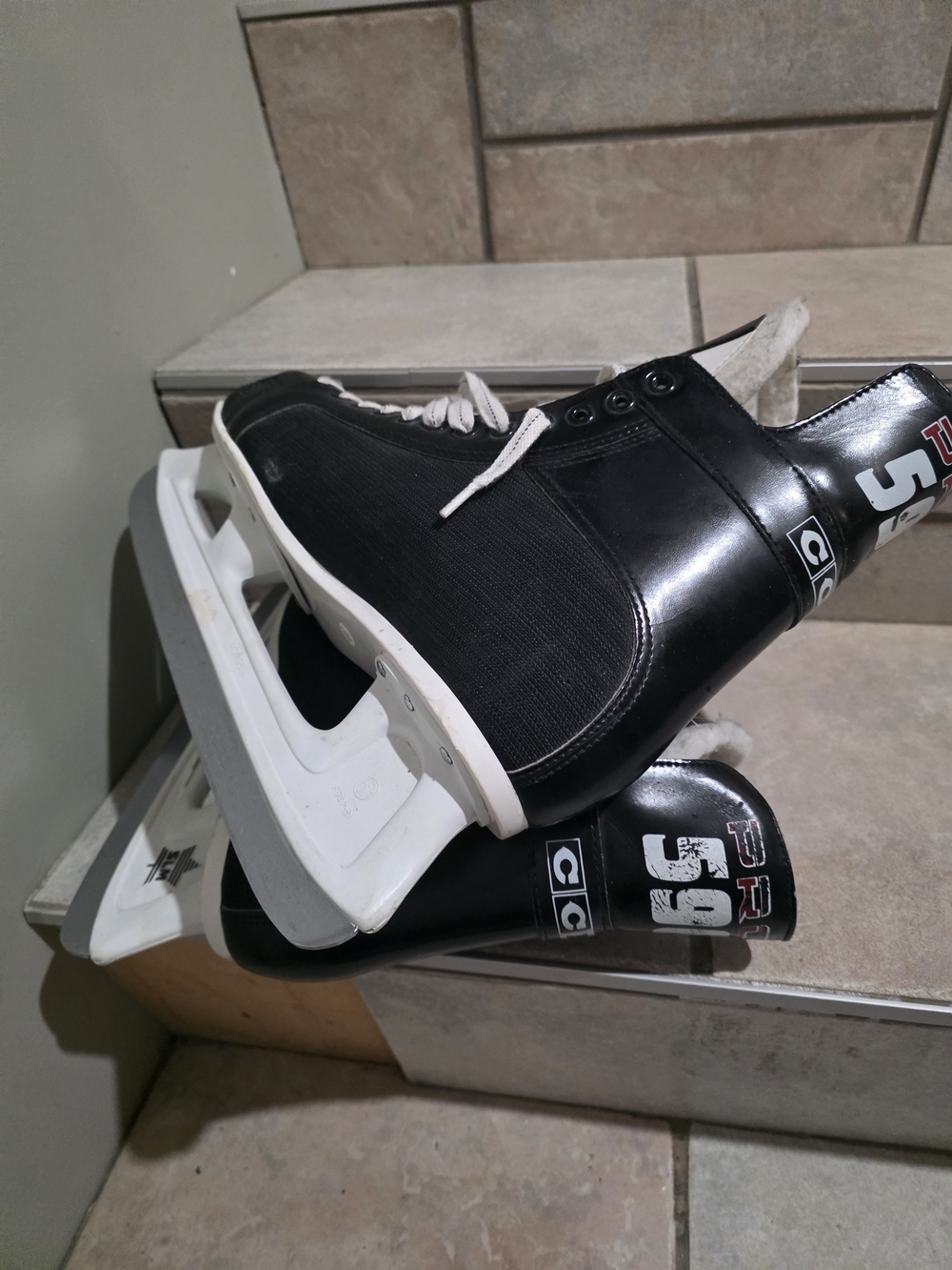 Black Men's Ice Hockey Skates - CCM